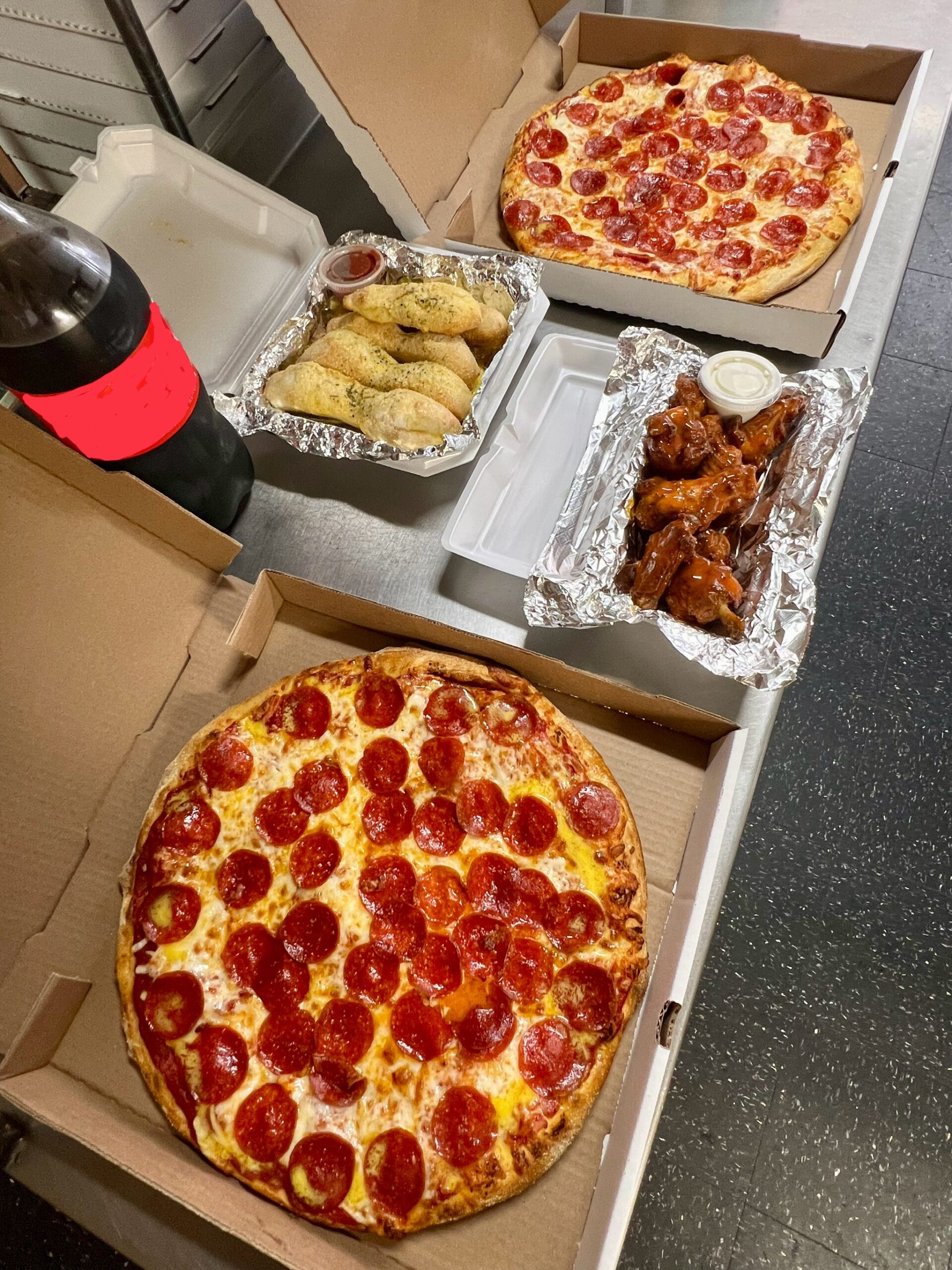 FAMILY PACK: 2 LARGE 1-TOPPING PIZZAS, 6 PC WINGS, 5 BREADSTICKS & 2-LT SODA